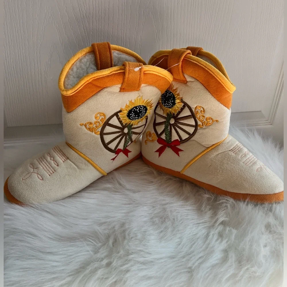 CicciaBella Cowgirl Riders slippers in the "Sunny Trail" design - Picture 4 of 8